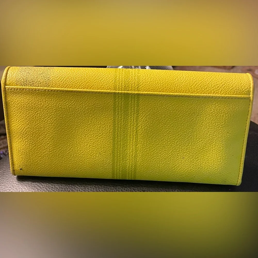 Tory Burch Robinson Pebbled Zip Continental Wallet NWOT.